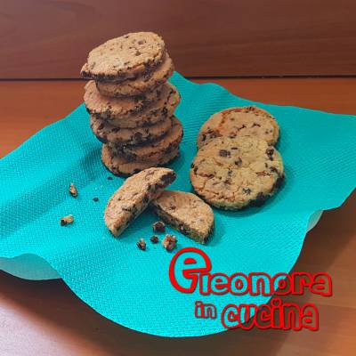 COOKIES BISCOTTI AMERICANI ricetta con gocce di cioccolato di Eleonora in Cucina - Eventi Salento