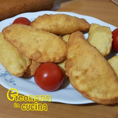 CALZONI FRITTI SALENTINI - PANZEROTTI video ricetta Eleonora In Cucina - eventi salento