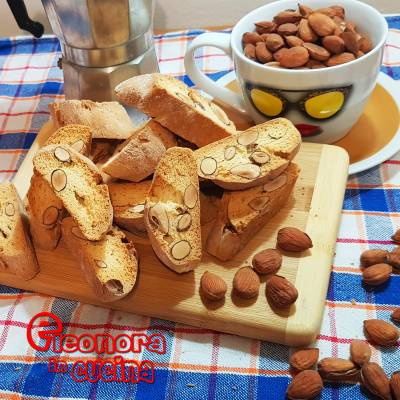 CANTUCCI BISCOTTI ALLE MANDORLE antica ricetta di Eleonora in Cucina - eventi Salento