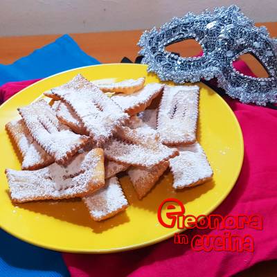 CHIACCHIERE DI CARNEVALE  bugie di carnevale la ricetta di Eleonora in Cucina - Eventi Salento