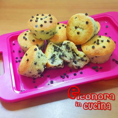 MUFFIN CON GOCCE DI CIOCCOLATO ricetta facilissima di Eleonora in Cucina - Eventi Salento