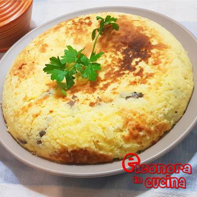 TORTA DI PATATE RIPIENA DI FUNGHI in padella la ricetta di Eleonora in Cucina - Eventi Salento