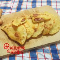 CALZONI DI PATATE IN PADELLA ripieni di prosciutto la ricetta di Eleonora in Cucina - Eventi Salento